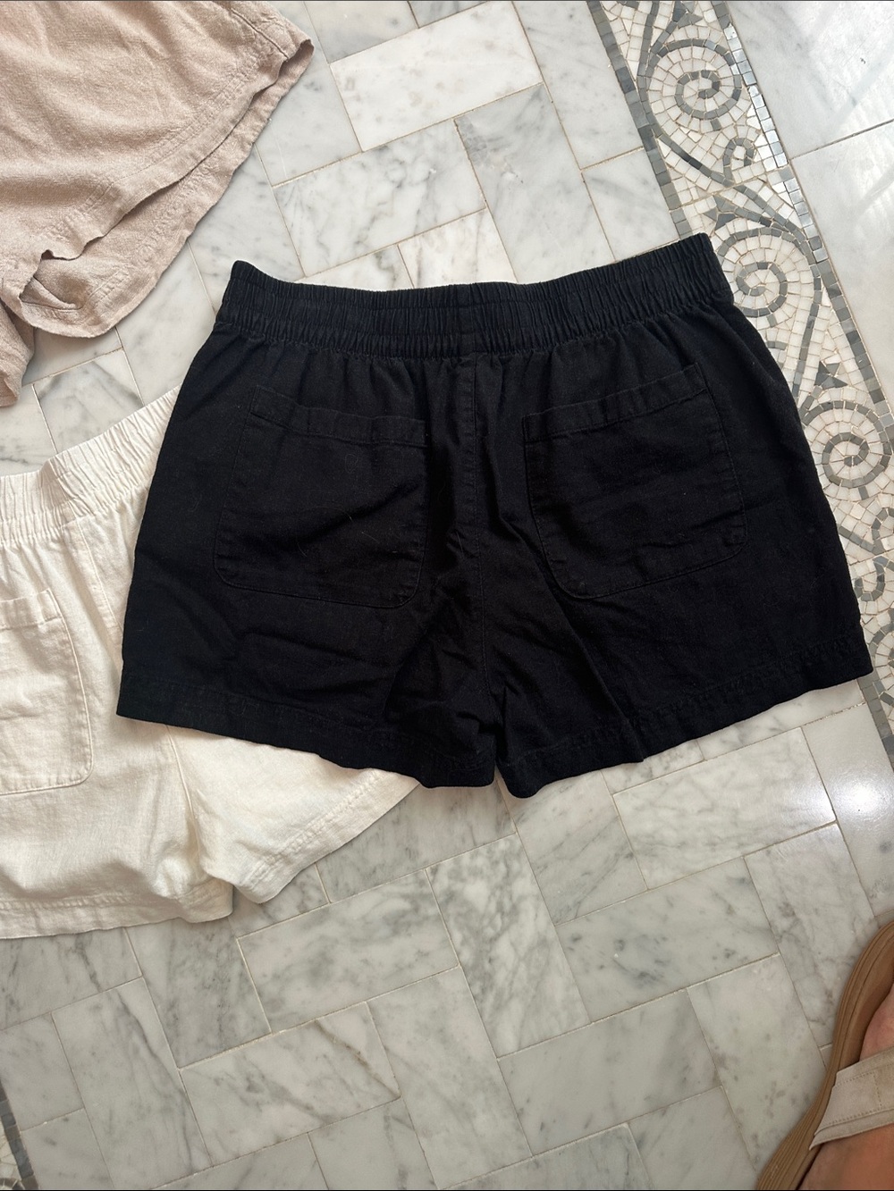 Old Navy M Women’s Elastic-Waist Linen Blend Casual Shorts - Black, White, Oat - Picture 10 of 13